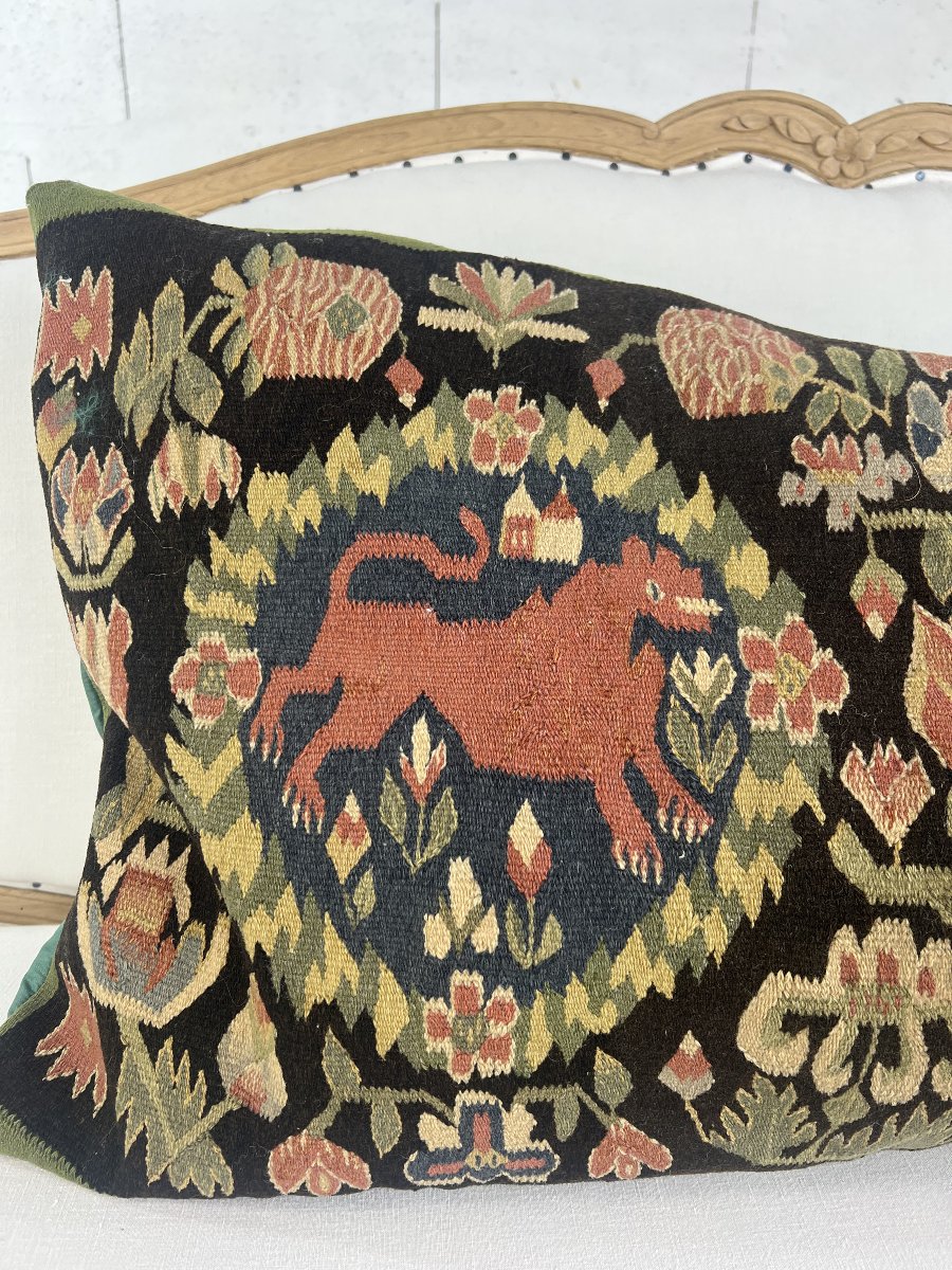 Skåne Tapestry Cushion With The Red Lion – Swedish Folk Textile-photo-3