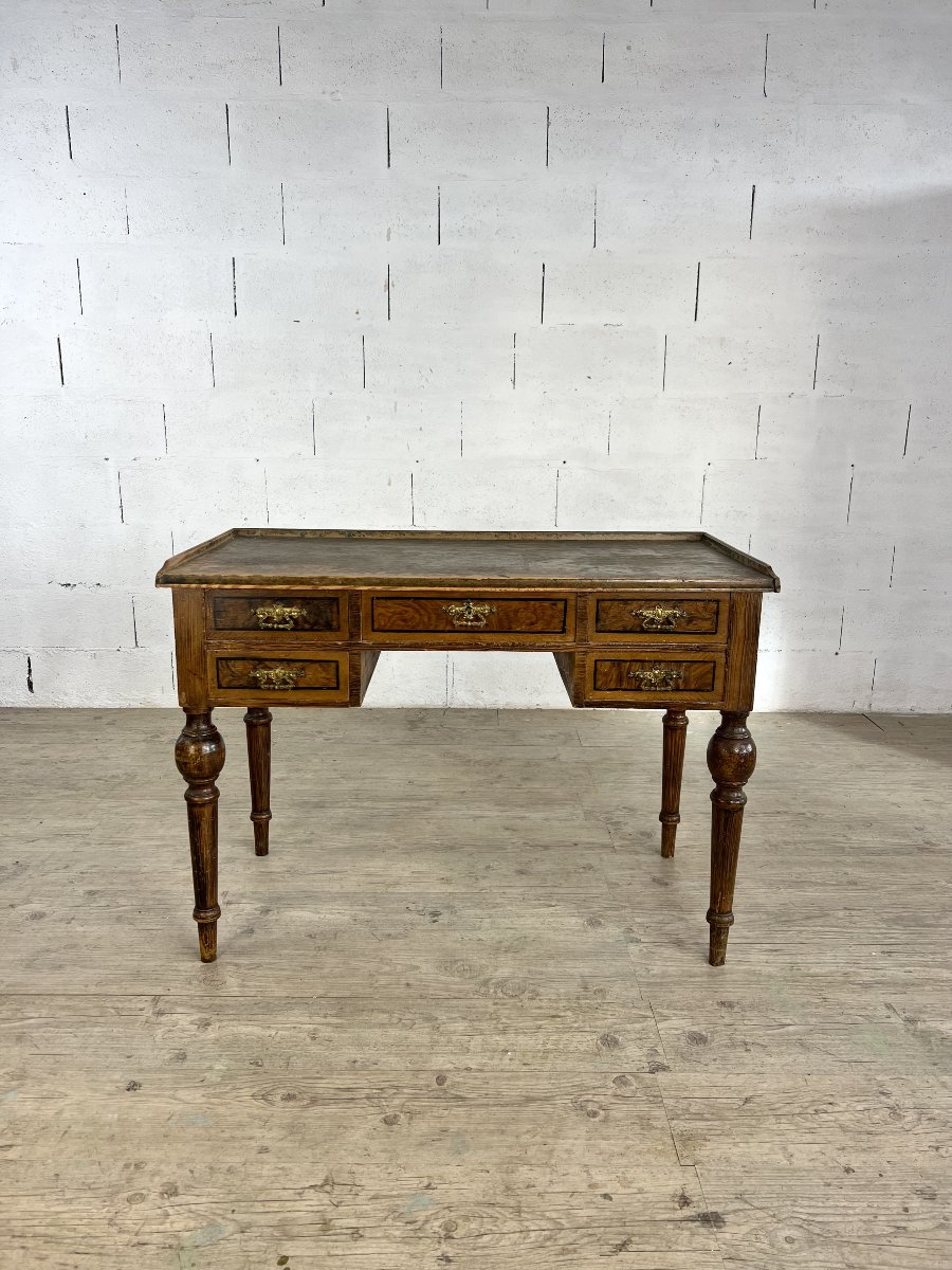 Bureau suédois inspiré Louis XVI, Marqueterie en trompe-l'œil  – Deuxième moitié XIXe