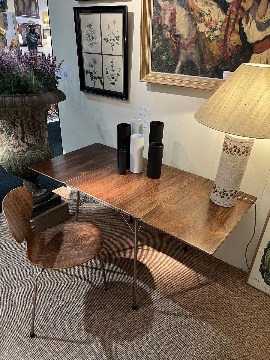 Table + 1 Ant Chair By Arne Jacobsen In Rosewood