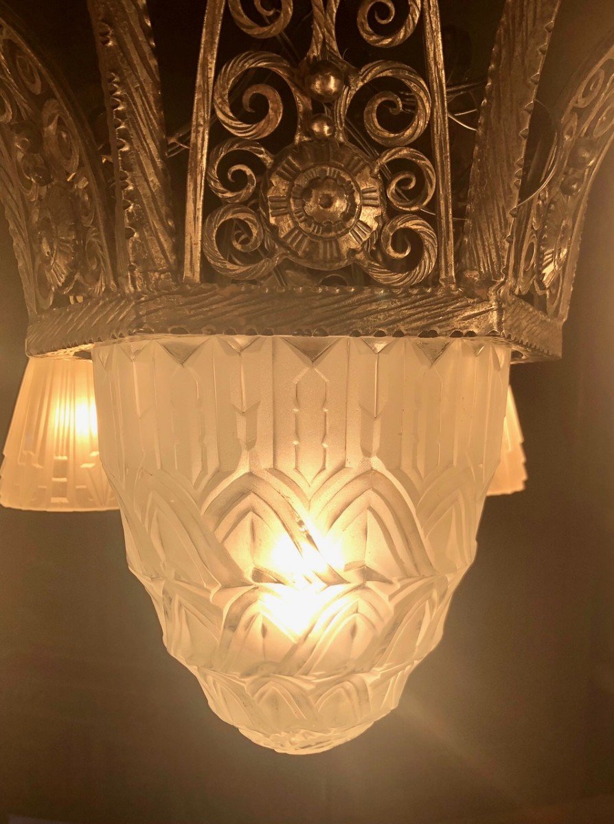 Grand Lustre Art Déco En Fer Martelé, Vasque Et 6 Tulipes En Verre Moulé -photo-2