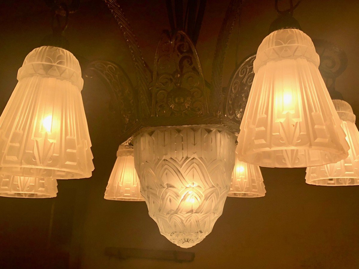 Grand Lustre Art Déco En Fer Martelé, Vasque Et 6 Tulipes En Verre Moulé -photo-3