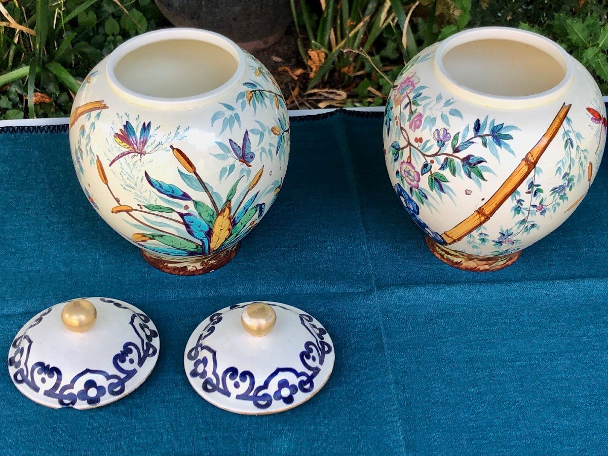 Paire De Pots Couverts En Faience émaillée Peints à La Main -photo-3