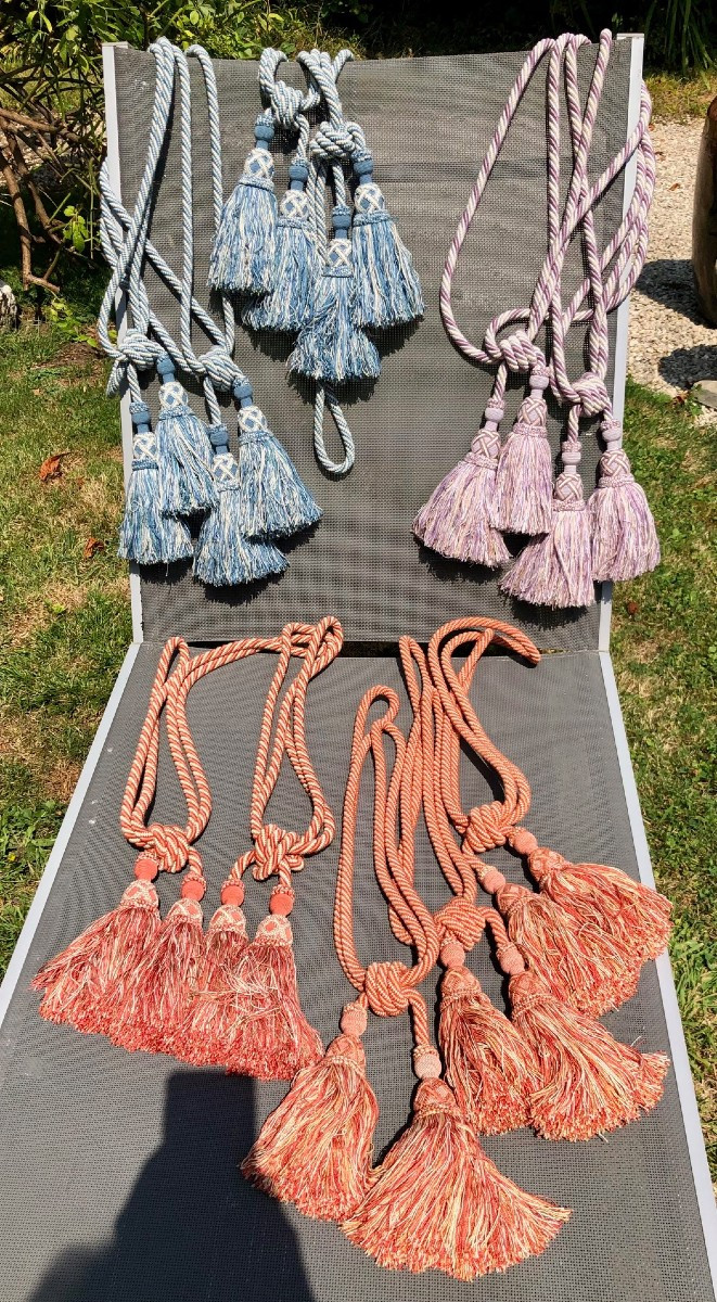 plusieurs paires d'embrases en passementerie HOULES  dun grand hôtel parisien 