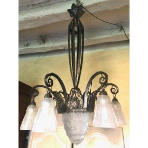 Large Art Deco Chandelier In Hammered Iron, Basin And 6 Tulips In Molded Glass