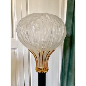 Angelo BROTTO Lampadaire Métal noir et or, globe en verre Sablé Design Italien Années 60