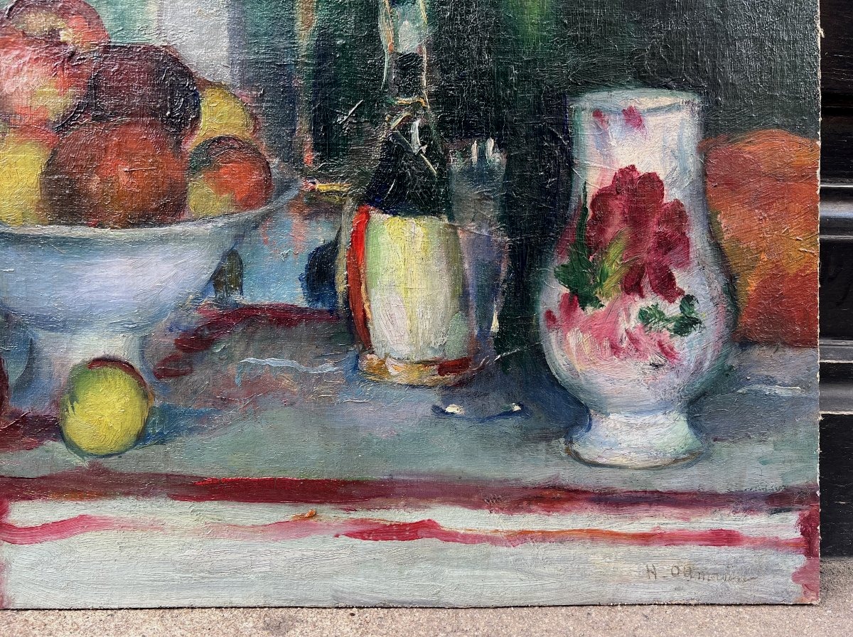 Henri Ottmann (1877-1927). Pommes, bouteille et vase fleuri. Huile sur toile marouflée, signée.-photo-4