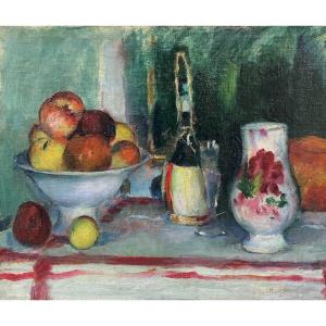 Henri Ottmann (1877-1927). Pommes, bouteille et vase fleuri. Huile sur toile marouflée, signée.