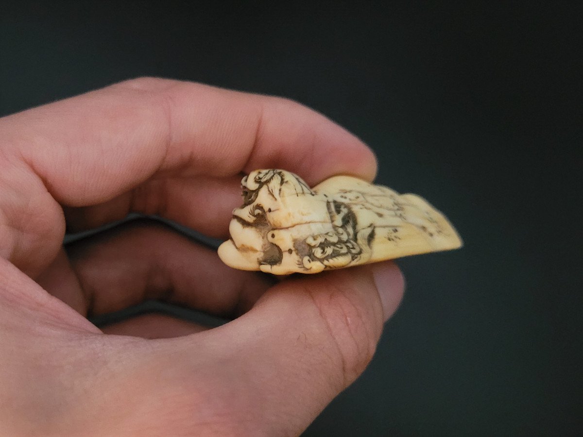 Netsuke - Shishi Escaladant Un Rocher - Ivoire - Japon - XVIIIème Siècle-photo-1