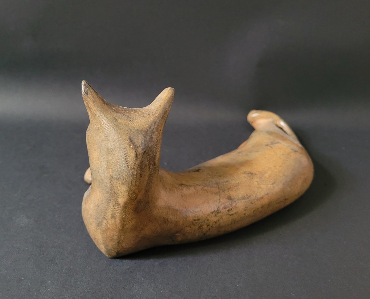 Pierre Chenet - Chat allongé - Sculpture en bronze à patine ochre-photo-1