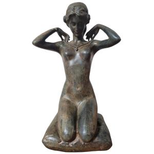 Pierre Chenet - Femme Accroupie Au Collier - Bronze à Patine Ochre