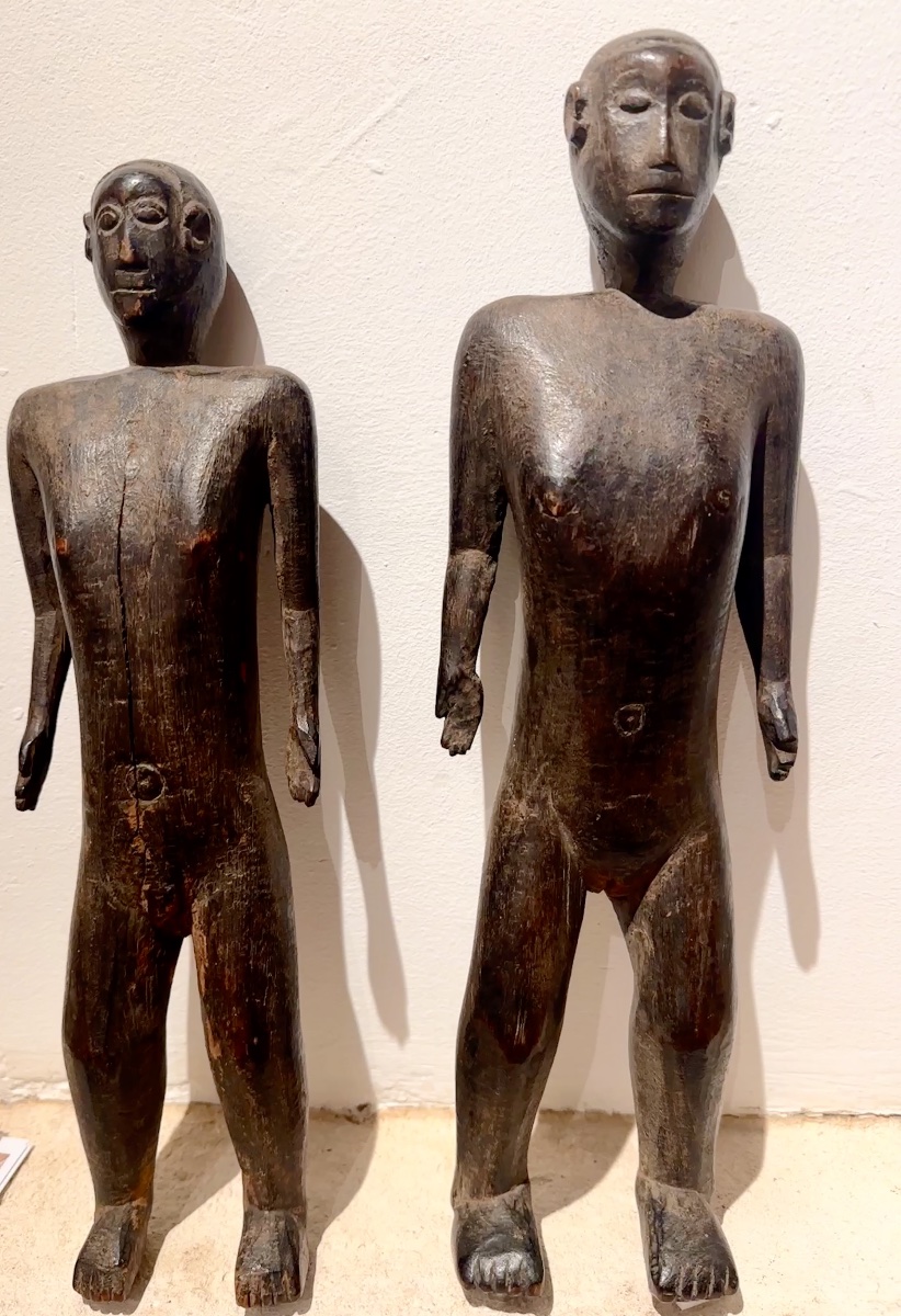 Paire de figures ancestrales lignagères Ngada – Région de Bena, Flores (Indonésie)