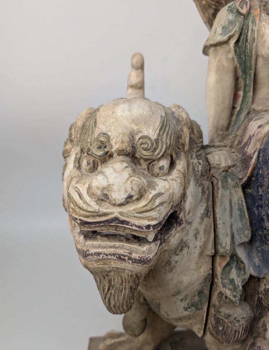 Sculpture religieuse en bois polychrome de Guanyin assise sur un qilin, Chine, 1880-1930-photo-3