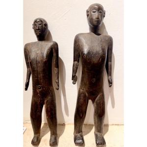 Paire de figures ancestrales lignagères Ngada – Région de Bena, Flores (Indonésie)