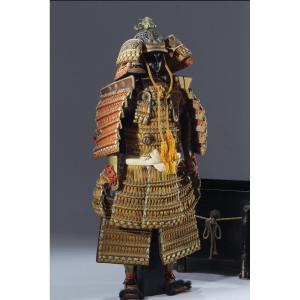 Armure miniature de samouraï dans sa boîte en laque