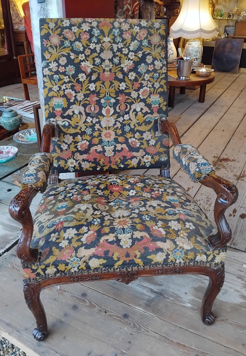 Armchair - Walnut - Regency Period - C. 1720
