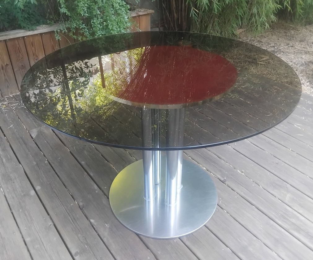 Table italienne - Acier et verre fumé - v. 1970.