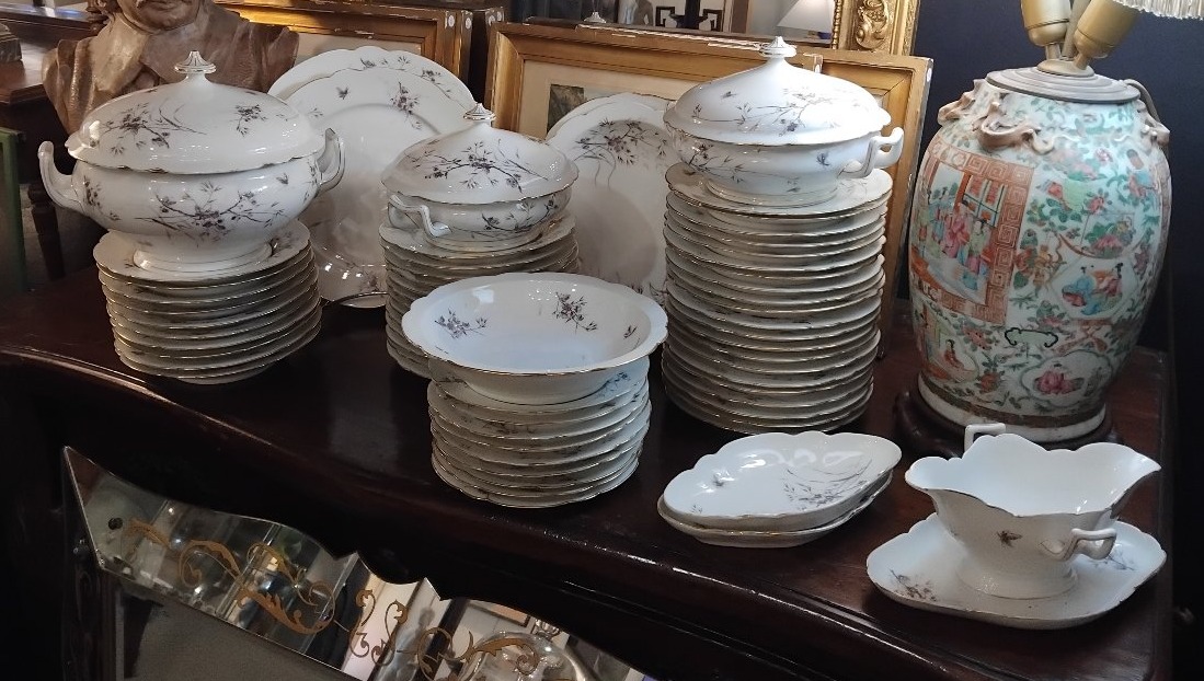 Dinner Service - Porcelain - Mehun - 61 Pieces - C. 1900.