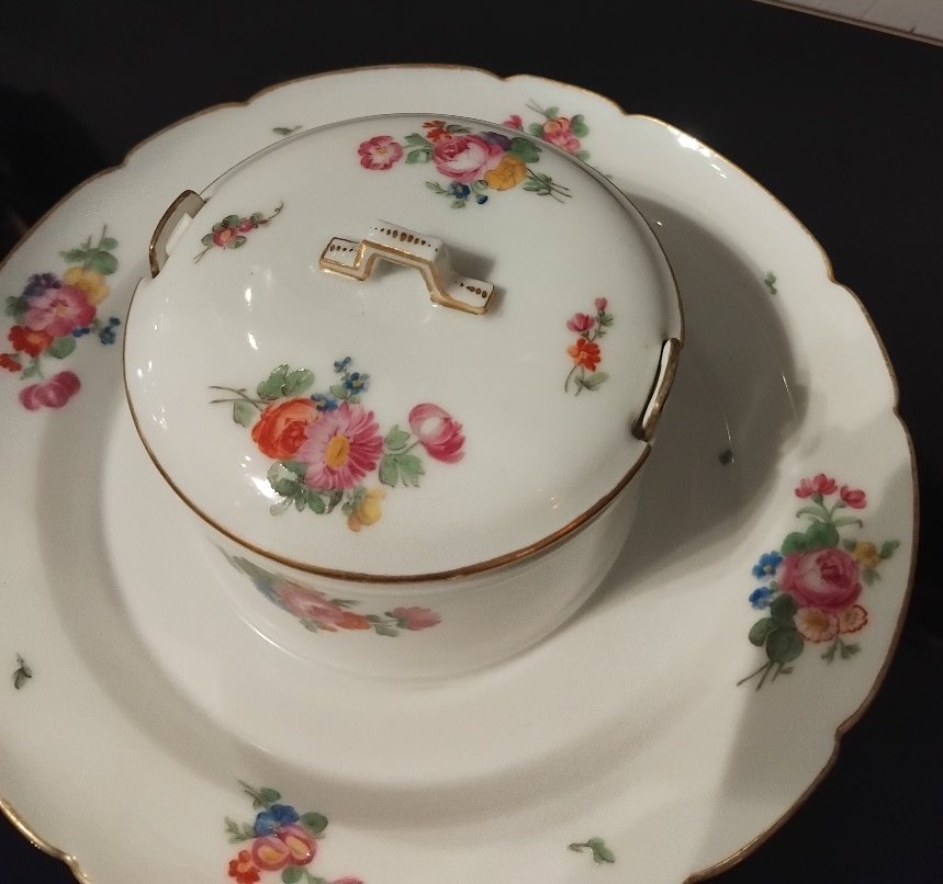 Beurrier et son couvercle- Porcelaine de Paris- Manufacture du duc d’ Angoulême- Fin XVIII e s.-photo-2
