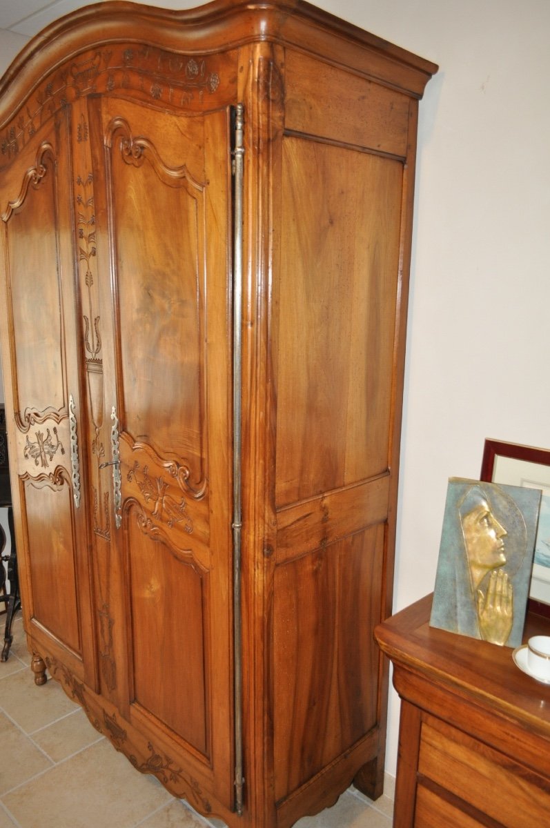 Louis XV Wardrobe With Antique Gendarme Hat From The Loire Valley In Solid Walnut, 18th Century-photo-2