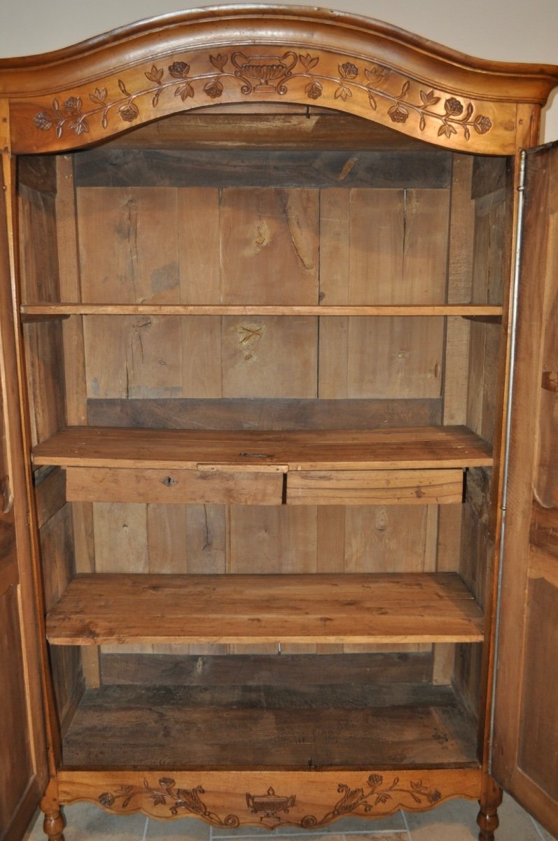 Louis XV Wardrobe With Antique Gendarme Hat From The Loire Valley In Solid Walnut, 18th Century-photo-1