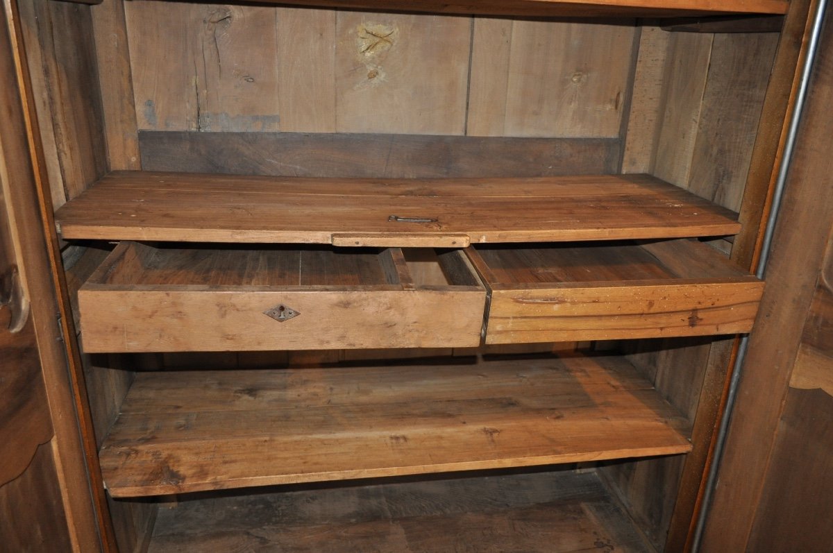 Louis XV Wardrobe With Antique Gendarme Hat From The Loire Valley In Solid Walnut, 18th Century-photo-4