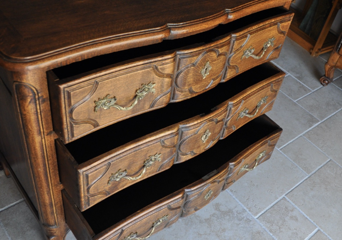 Petite Commode Légèrement Galbée De Style Louis XIV - Louis XV En Chêne d'époque Début 20ème-photo-1
