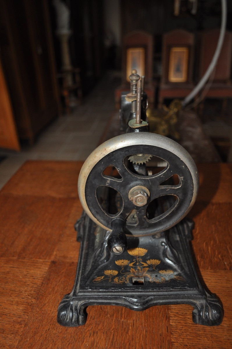 Antique Cast Iron Sewing Machine Toy, Muller Brand, Number 12, Circa 1900, Floral Decoration-photo-2