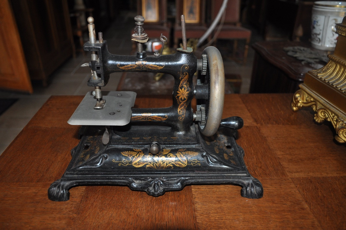 Antique Cast Iron Sewing Machine Toy, Muller Brand, Number 12, Circa 1900, Floral Decoration-photo-3