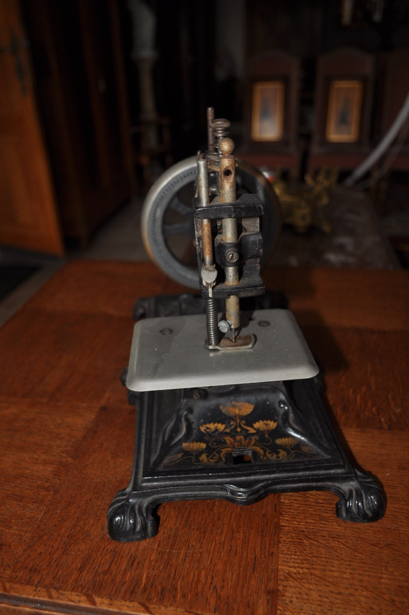 Antique Cast Iron Sewing Machine Toy, Muller Brand, Number 12, Circa 1900, Floral Decoration-photo-4