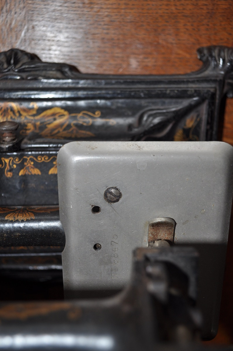 Antique Cast Iron Sewing Machine Toy, Muller Brand, Number 12, Circa 1900, Floral Decoration-photo-2