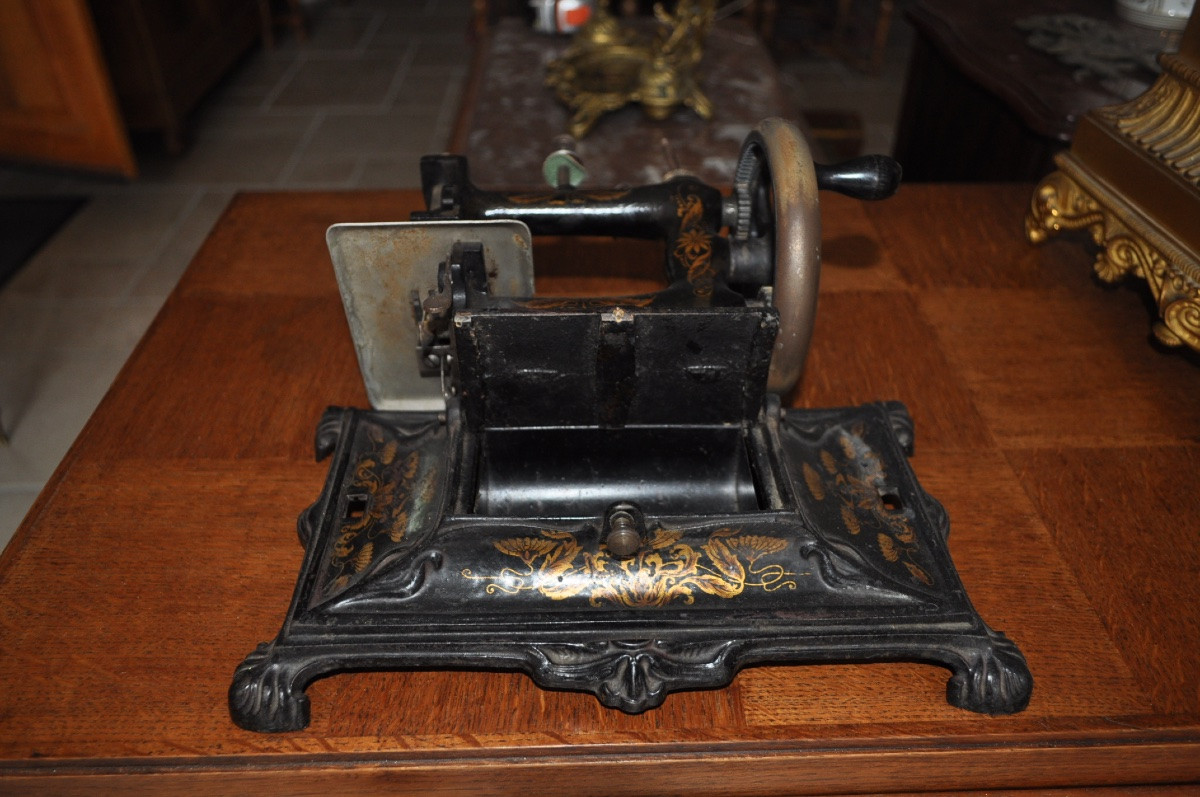 Antique Cast Iron Sewing Machine Toy, Muller Brand, Number 12, Circa 1900, Floral Decoration-photo-4