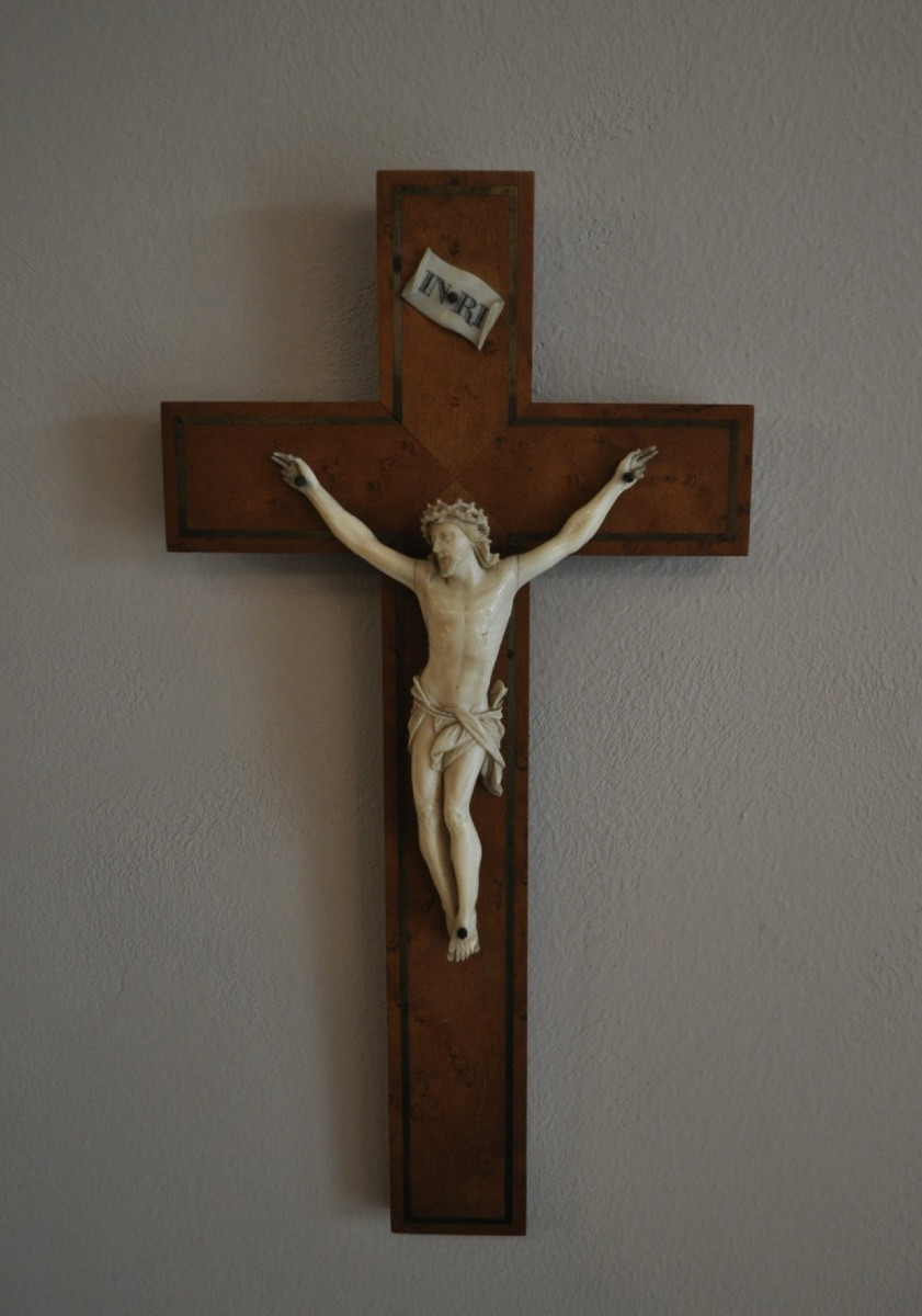 Christ en ivoire ancien époque 19ème objet religieux croix en bois et filet de laiton-photo-3