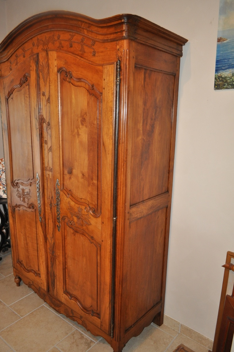 Small Antique Louis XV Cabinet From The Loire Valley With Gendarme Hat In Pear Wood, 18th Century-photo-3