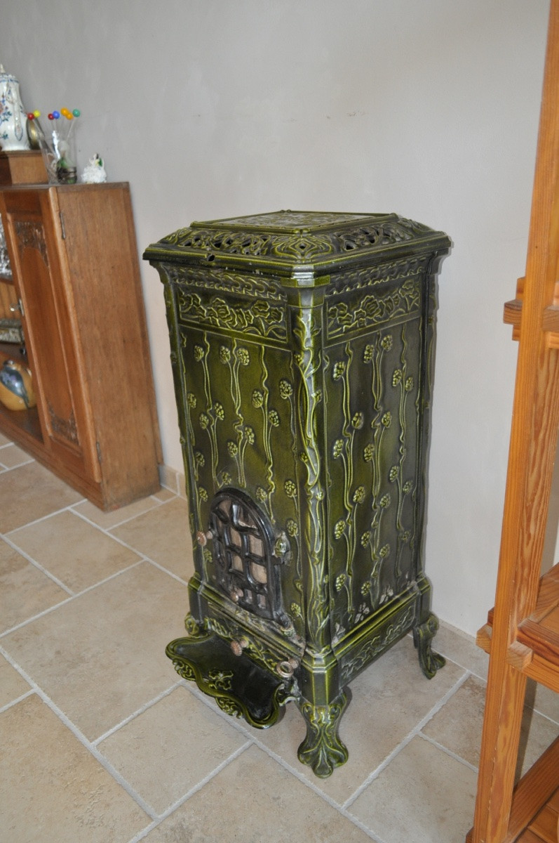 Poêle ancien en fonte émaillée vert d'époque art nouveau vers 1900 décor floral marque Deville-photo-3