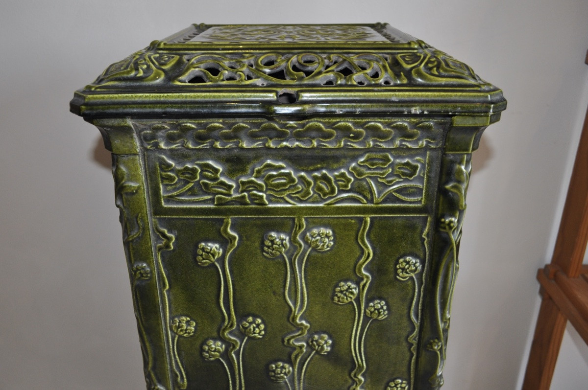 Poêle ancien en fonte émaillée vert d'époque art nouveau vers 1900 décor floral marque Deville-photo-6