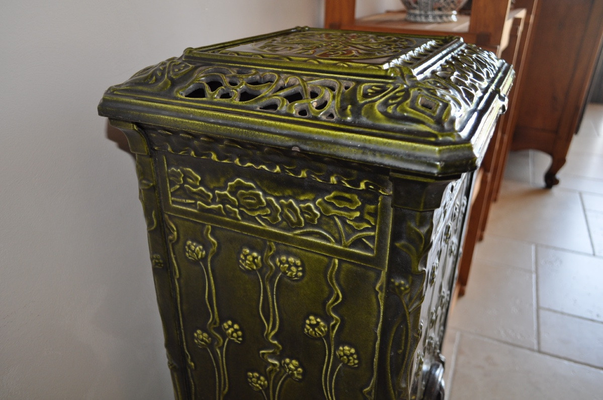 Poêle ancien en fonte émaillée vert d'époque art nouveau vers 1900 décor floral marque Deville-photo-7