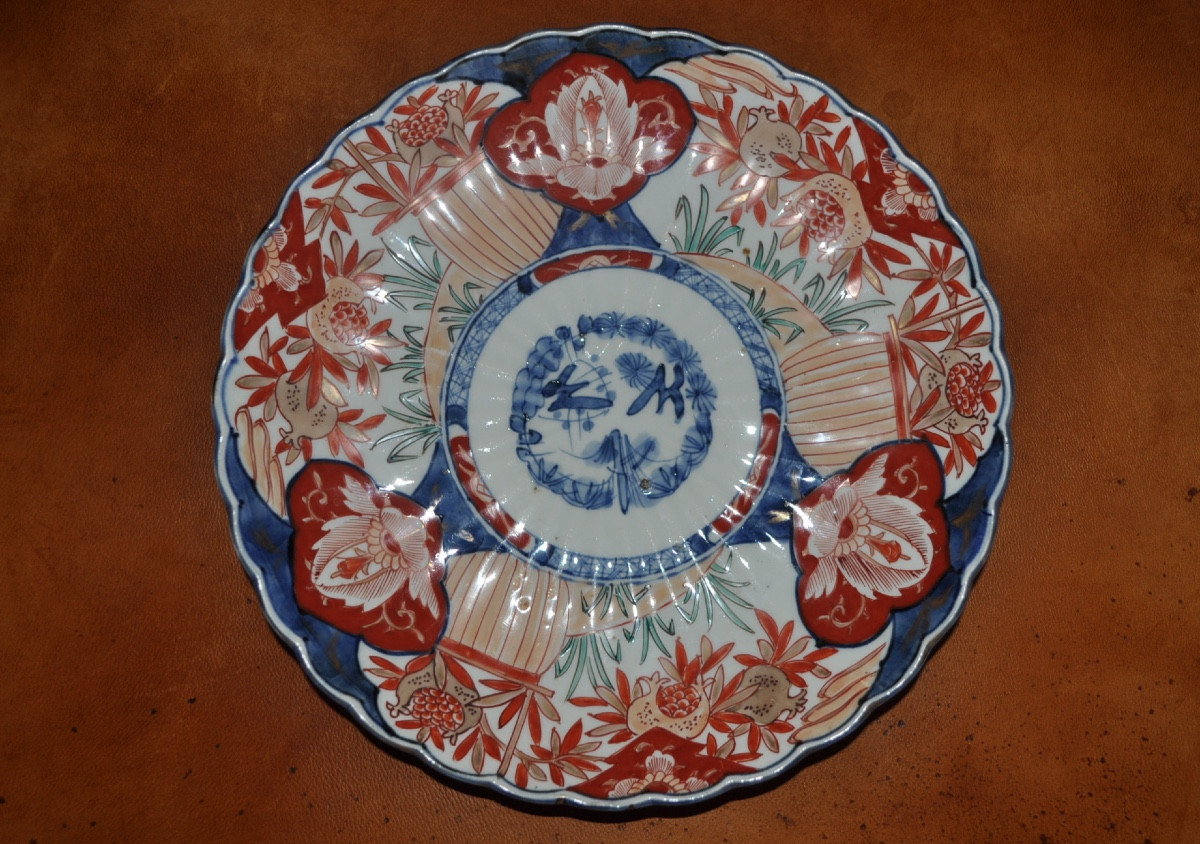 Grand Plat Ancien En Porcelaine d'Imari Japon époque 19ème Diamètre 30,5 cm