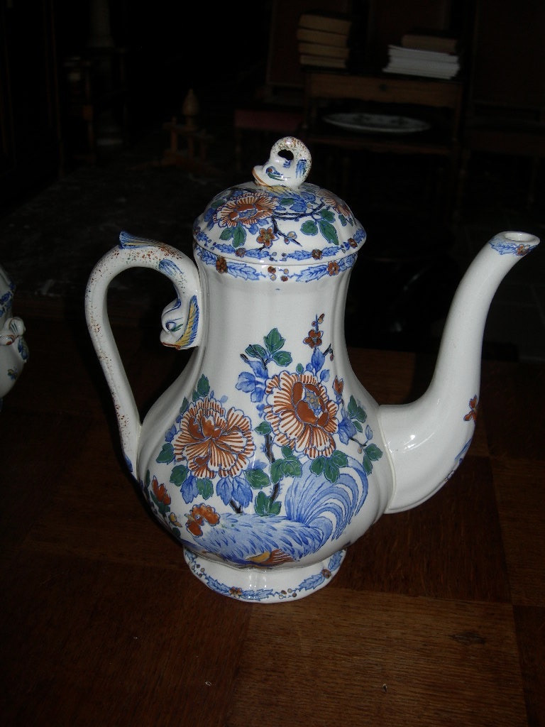 Gien Earthenware Coffee Or Tea Service Including Coffee Pot, Milk Jug And Sugar Bowl, Decorated With A Rooster And Peony-photo-5
