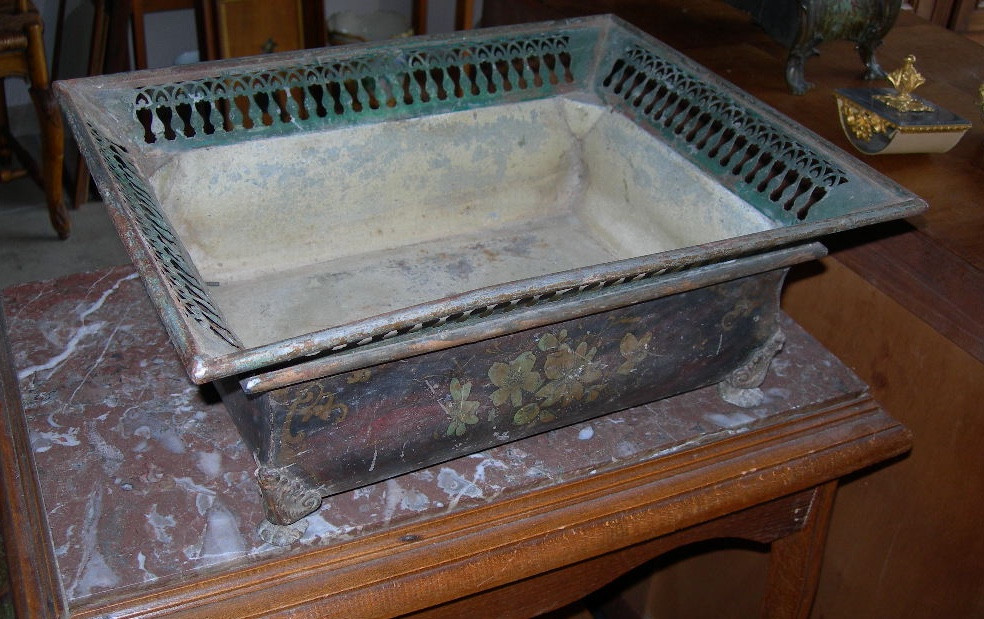 Antique Planter In Painted Sheet Metal, Late 18th Century, With Floral Decor, In The Directoire Style.