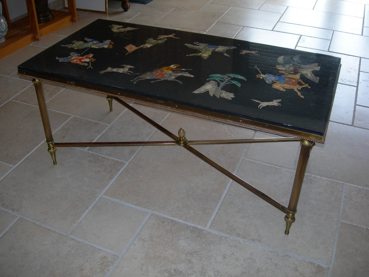 Table basse des années 50 - 60 en laiton et marbre à décor chinois maison Baguès ou Jansen
