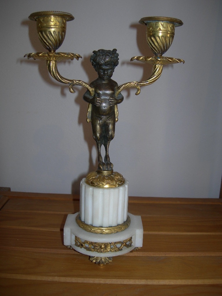 Pair Of Antique Candlesticks In Gilded Bronze With A White Marble Patina, Featuring Cherubs (putti) From The 19th Century-photo-3