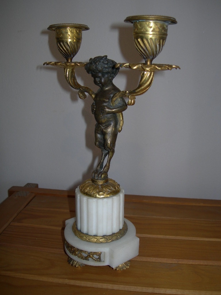 Pair Of Antique Candlesticks In Gilded Bronze With A White Marble Patina, Featuring Cherubs (putti) From The 19th Century-photo-4