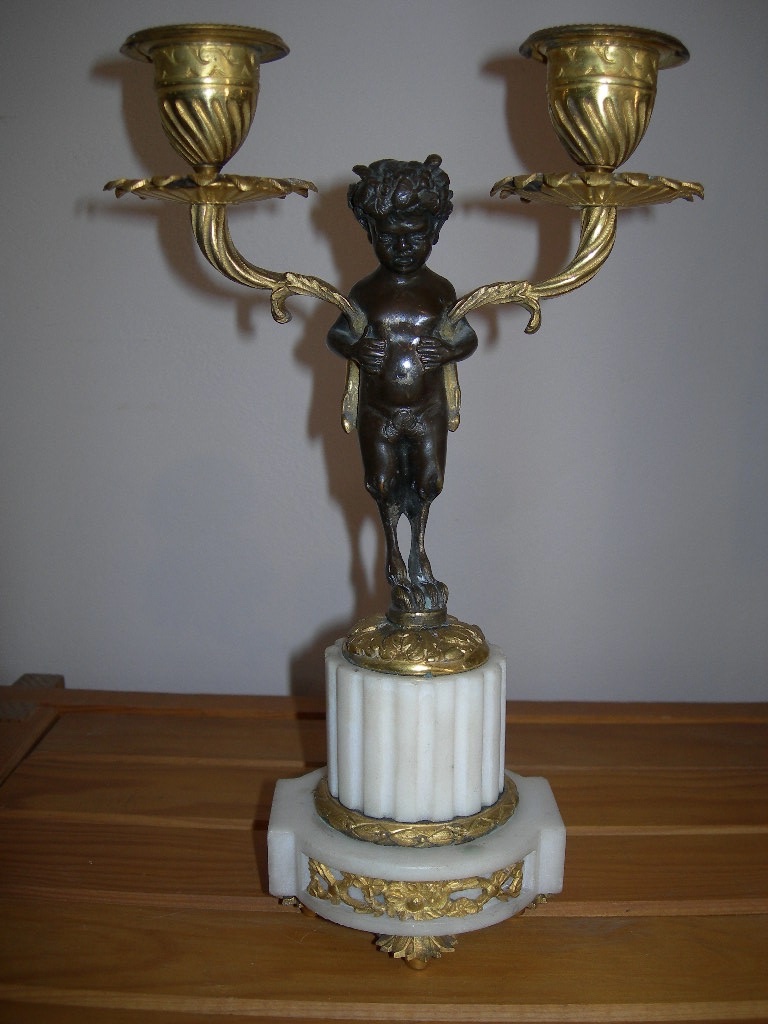 Pair Of Antique Candlesticks In Gilded Bronze With A White Marble Patina, Featuring Cherubs (putti) From The 19th Century-photo-2