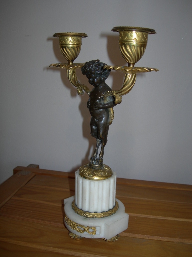Pair Of Antique Candlesticks In Gilded Bronze With A White Marble Patina, Featuring Cherubs (putti) From The 19th Century-photo-3