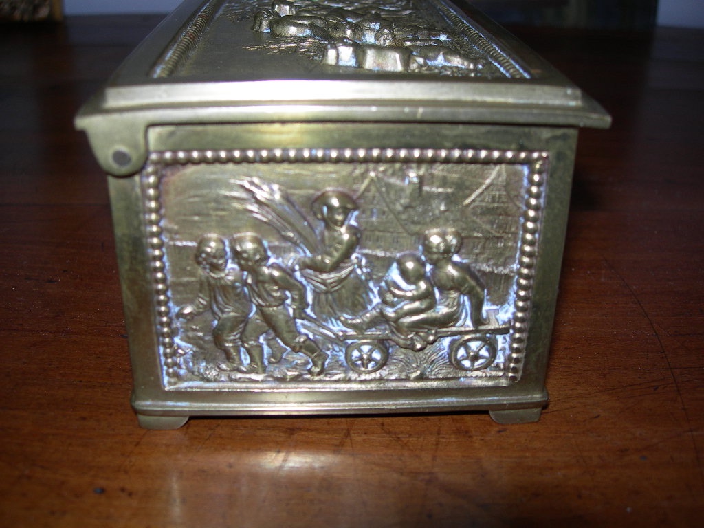 Coffret à bijoux ancien en bronze doré de la maison Erhart & Sohne époque vers 1900 boite-photo-4