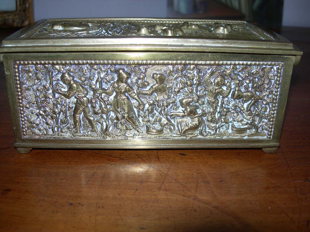 Coffret à bijoux ancien en bronze doré de la maison Erhart & Sohne époque vers 1900 boite-photo-2