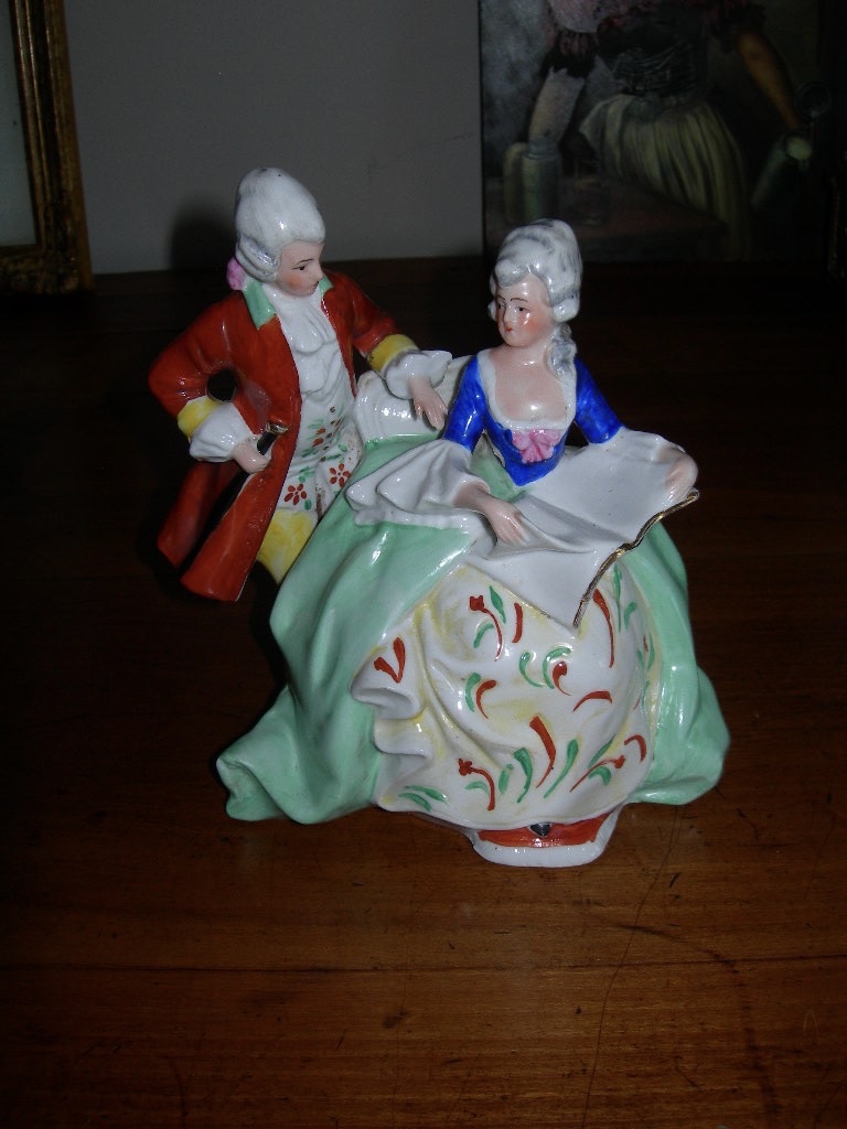 Antique Saxon Porcelain Figurine Set From The Late 19th Century, Featuring Figures In 18th-century Clothing 