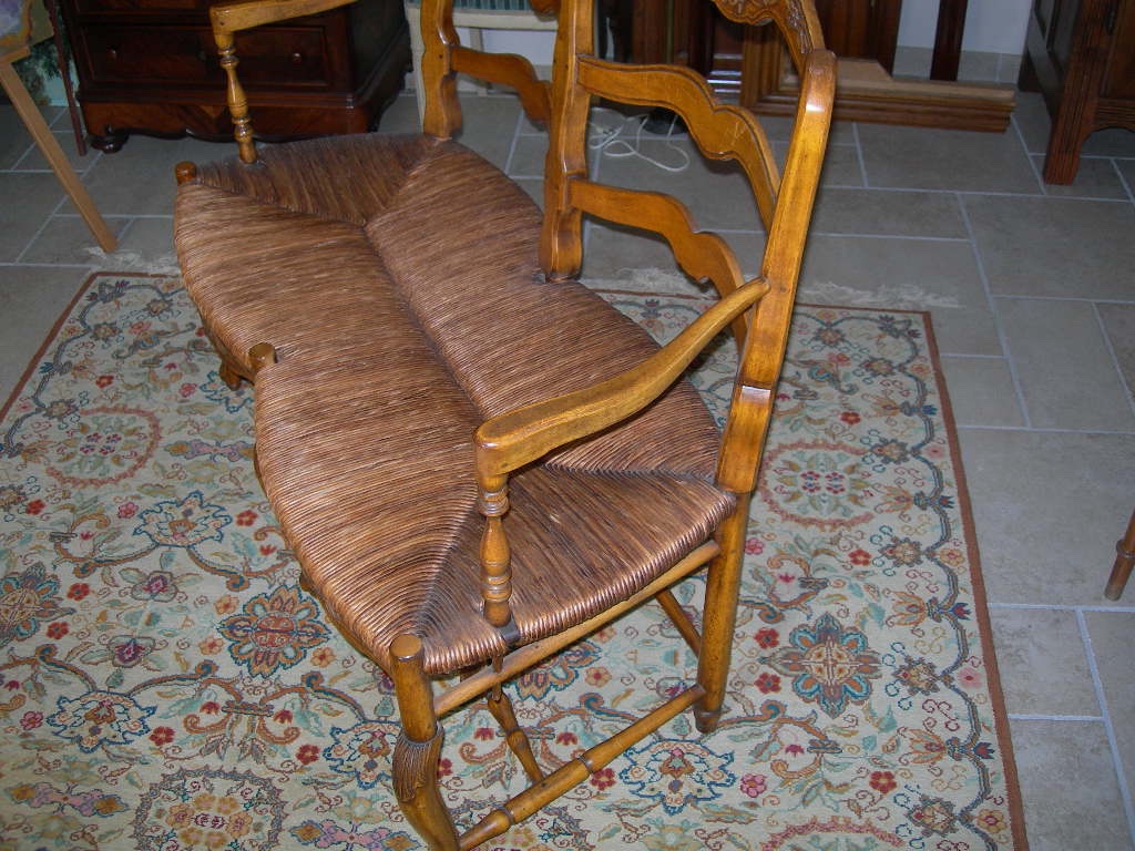 Antique Provencal Straw-upholstered Sofa In Carved Walnut, 19th Century; "radassier" 2-seater Armchair-photo-2
