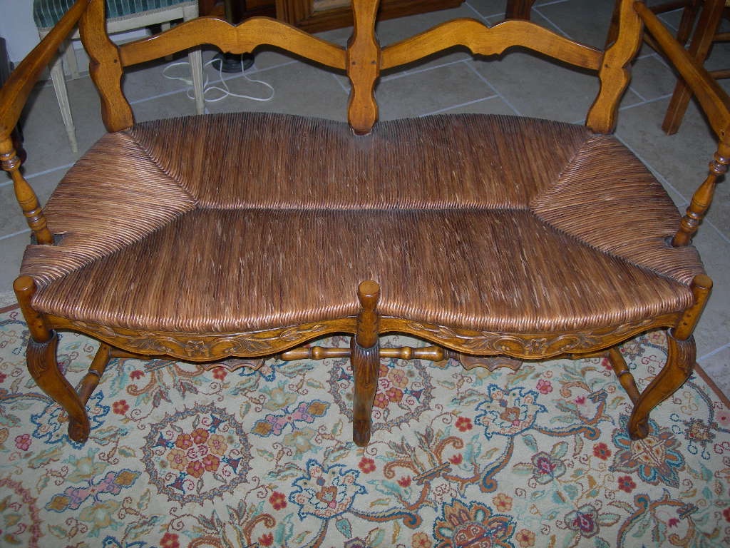 Antique Provencal Straw-upholstered Sofa In Carved Walnut, 19th Century; "radassier" 2-seater Armchair-photo-3