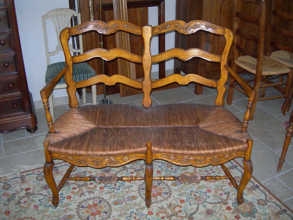 Antique Provencal Straw-upholstered Sofa In Carved Walnut, 19th Century; "radassier" 2-seater Armchair